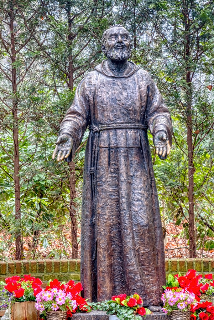 HDR kerkfotografie maria mary mariapark jesus bedevaart bedevaartplaats pilgrimage meersel meersel-dreef religie religion rooms katholiek lommel oostmalle